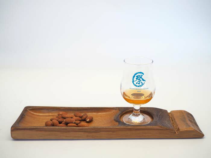 【ふるさと納税】 ウイスキー樽材で作った晩酌用木皿 ／ ウイスキー樽材 木皿 晩酌用 おつまみ皿 バー風 洋酒 グラス置き 樽素材 木目 天然素材 キッチン雑貨 大人向け 和洋兼用 インテリア 食器セット 食器 お洒落 お酒好き パーティー 家飲み 送料無料 埼玉県 No.541