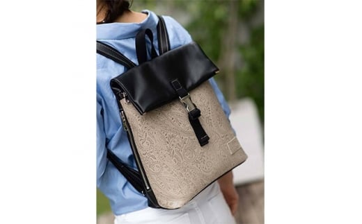 日本製 リュック アイボリー 口折れリュック 【W28cm×H33cm×D11.5cm】 鞄 カバン リックサック リュックサック ザック ファッション キーアイテム A4サイズ収納 デザイン 革 革製品 牛革 牛 ポリエステル 生地 贈答 ギフト プレゼント 贈答 記念日 お祝い 送料無料 千葉県 旭 髙野縫製 ぬいざえもん 千葉県 旭市