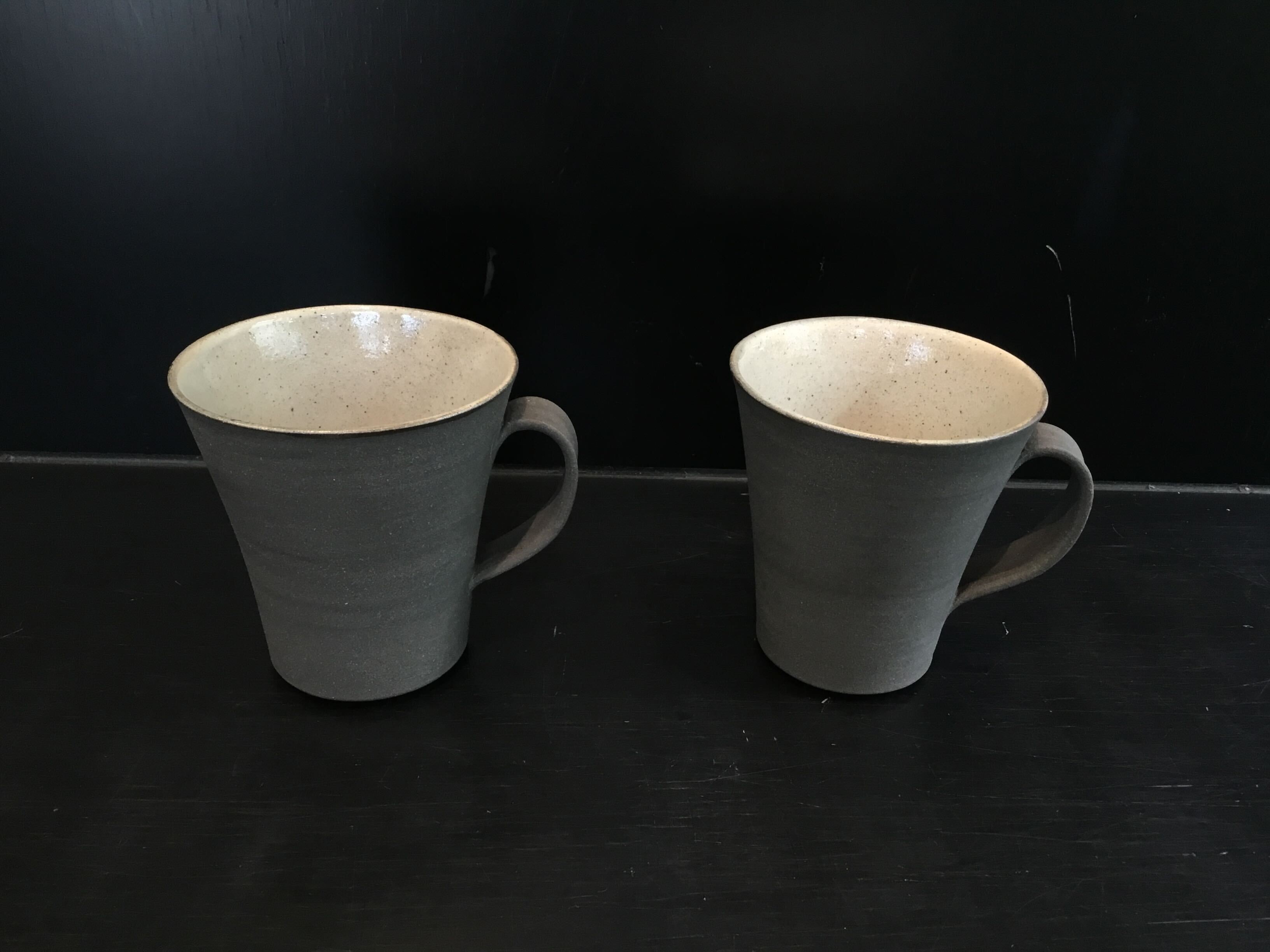 
                  白華窯 内粉引マグカップ2点
                