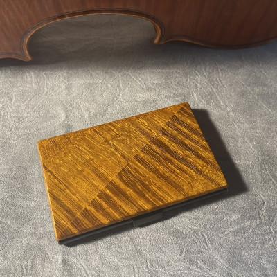 ふるさと納税 ふじみ野市 イタリア・クレモナで修行したバイオリン職人が作る二枚板継ぎ名刺ケース【ブラック】