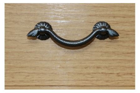 熟練桐たんす職人が手作りした三段小引出（うずくり砥粉仕上げ）　【11246-0136】