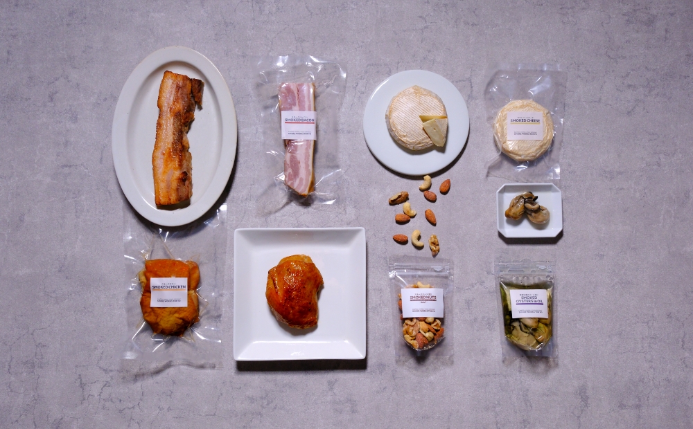 【自家製】こだわり燻製5点セット（スモークベーコン・スモークチキン・牡蠣オイル漬け・スモークナッツ塩・カマンベールチーズ）冷蔵 燻製 惣菜 グルメ 晩酌 おつまみ セット 家飲み 豚肉 鶏肉 牡蠣 チーズ ギフト 贈答 贈り物 ご褒美