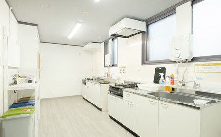 ゲストハウス松よし ご宿泊券 ダブルルーム 1泊1部屋2名様まで 宿泊チケット 旅行 家族 友人 夫婦 和 モダン 無人ゲストハウス 料理ができる オープンキッチン 喫煙ルーム トイレ シャワールーム