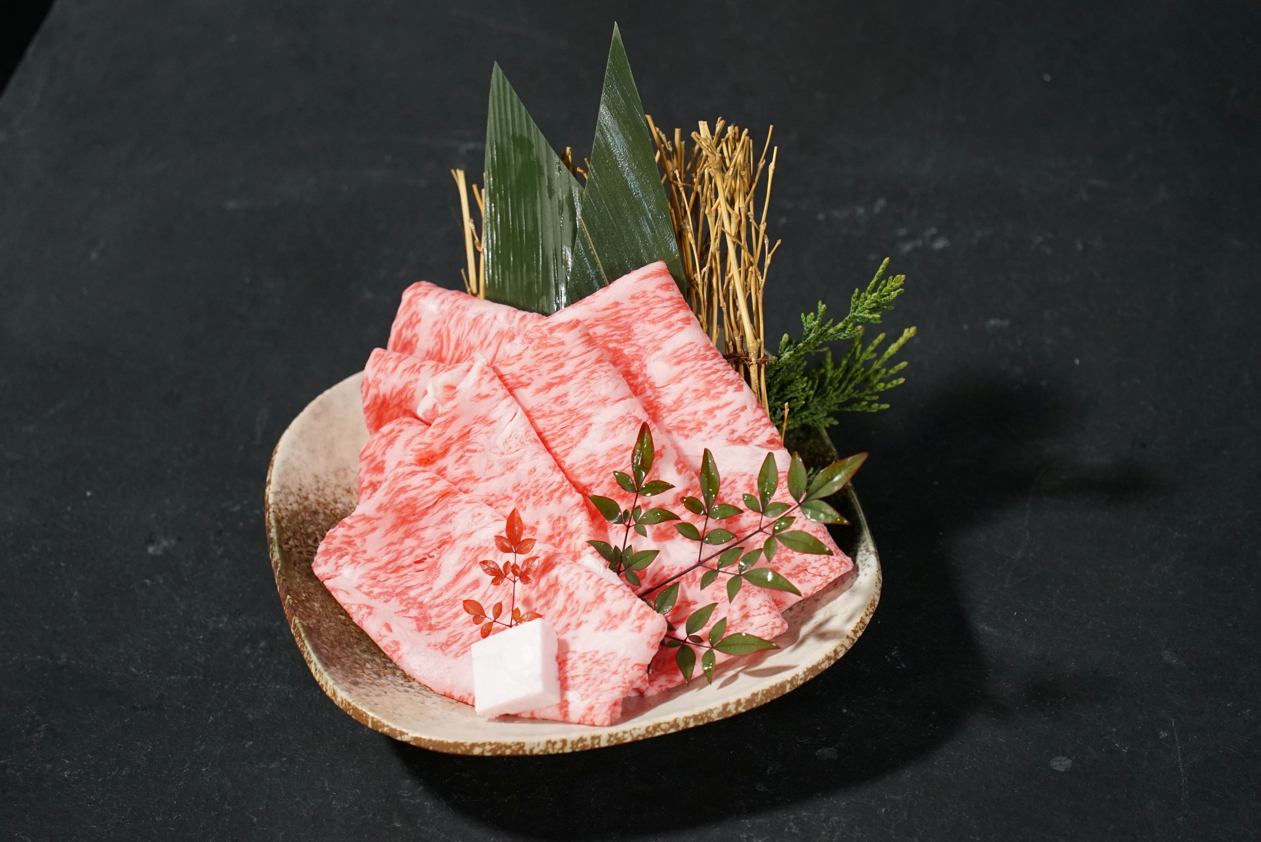 
            鳥取和牛 極上すき焼きと焼肉 定期便 12か月
          