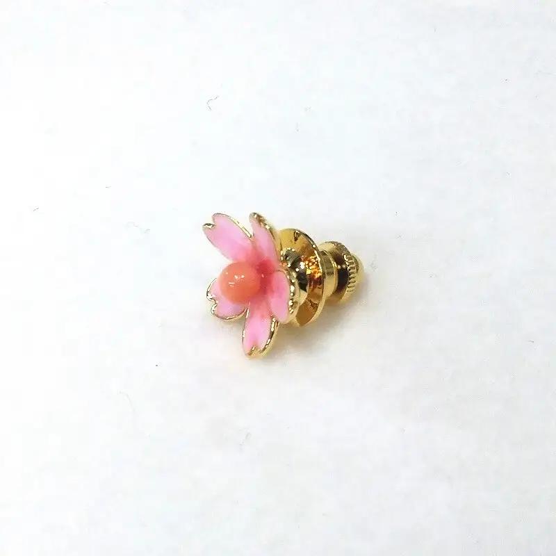 2118 珊瑚ピンブローチ・さくら（深海珊瑚） 贈り物 かわいい アクセサリー カジュアル オシャレ 　桜　花びら