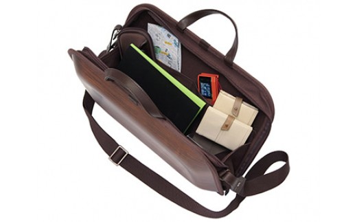 木製バッグ 【monacca-bag/kaku ブラウンss（ストラップ付，B4サイズ対応）】 ビジネスバッグ 木製ビジネスバッグ 鞄 カバン バッグ 木のかばん メンズ レディース ファッション プレゼント 贈り物 父の日 母の日 敬老の日 木製 木の グッドデザイン賞 個性的 杉 間伐材  高知県 馬路村 【391】