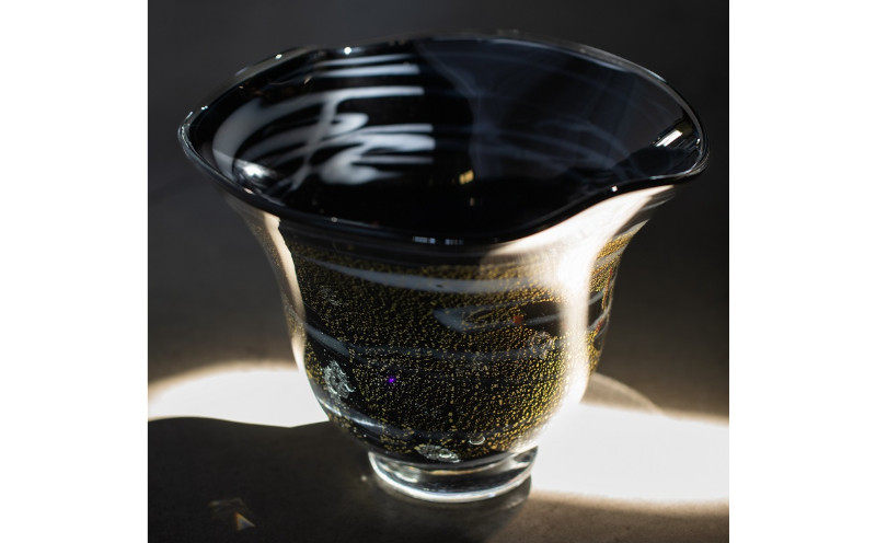 
【RYUKYU GLASS WORKS 海風】金彩黒鉢（１点物）
