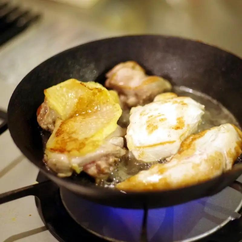 比内地鶏 まるっと1羽 小分け 国産鶏肉 比内地鶏【1羽 約900g～】
