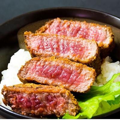 ふるさと納税 阿蘇市 ヘルシーな赤身を味わえる くまもとあか牛の牛カツ約50g×4 (2人前)特製だし醤油付き |  | 01