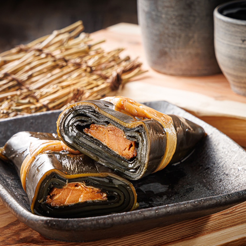 【定期便3ヵ月】昆布で 鮭 を丁寧に巻いた 昆布巻き 1本×2袋 合計2本 | 昆布巻 国産 北海道産 サケ コンブ だし 海藻 だし昆布 こんぶ水 出汁 乾物 こんぶ 海産物 備蓄 ギフト 保存食_