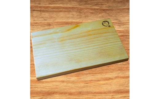 銀杏のまな板 耐水加工 (L40×W25×T2.8cm) 台所 キッチン 調理道具 調理 料理 日用品 銀杏材 銀杏 【opbs005】【くにさき六郷舎】
