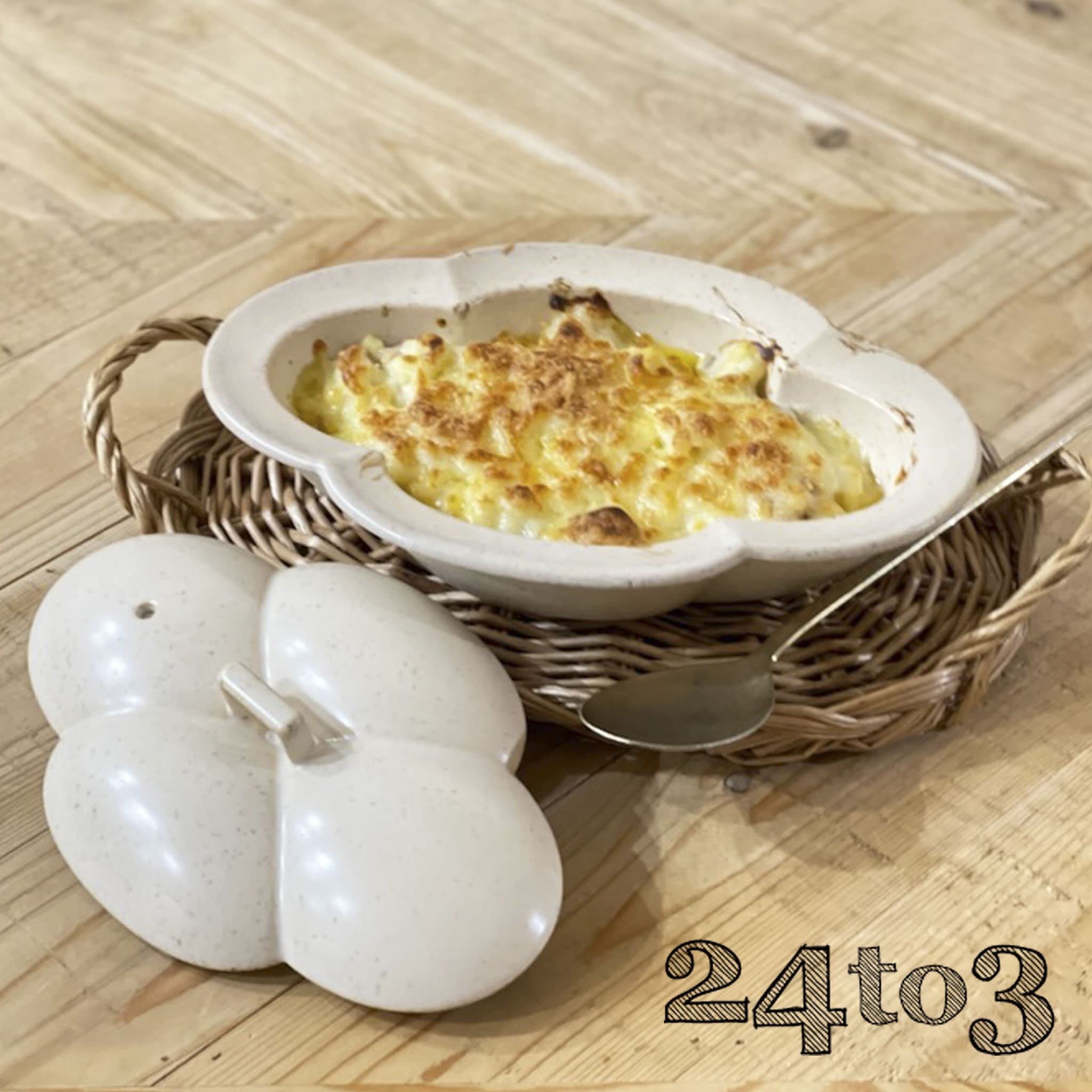 【ふるさと納税】有田焼 クリーム釉 木瓜 蓋付耐熱皿 直火OK 24to3 西富陶磁器 グラタン皿 蓋つきグラタン皿 オーブン対応 オーブン可 オーブン皿おしゃれなグラタン皿 おしゃれな耐熱皿 蓋つき耐熱皿 食器 うつわ 器 20000円 2万円 A20-407