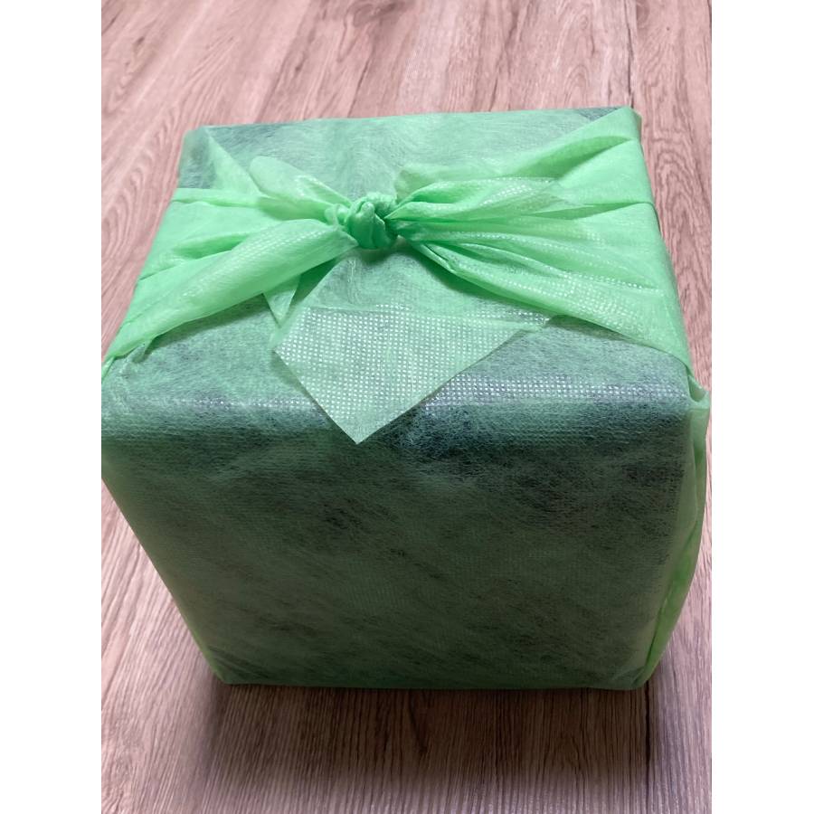 ＜山一ファーム＞贈答用クインシーメロン化粧箱入り（４L/1玉）