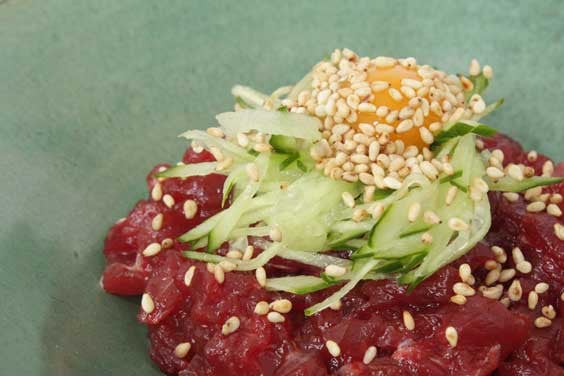 甘醤油、ごま油、すりごま、お酒、豆板醤でユッケに！