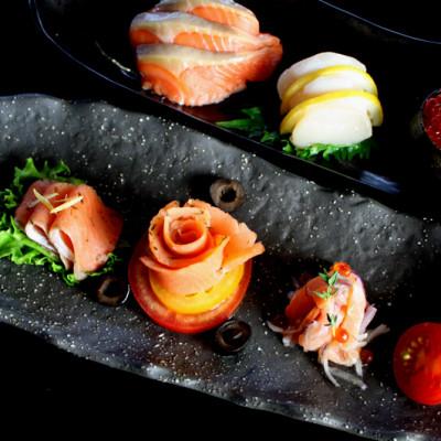 ふるさと納税 斜里町 北海道 知床産 サーモンスライス(香草〆) 70g×6パック　化学調味料不使用 |  | 01