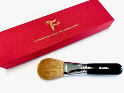 熊野化粧筆 チークブラシ(粗光峰) JWQ20 ギフトBOX(軸色：黒)【メイクブラシ 化粧筆 チークブラシ 粗光峰 化粧 メイク コスメ 美容 立体感 熊野筆 伝統工芸 職人技 高級筆 ギフト 贈り