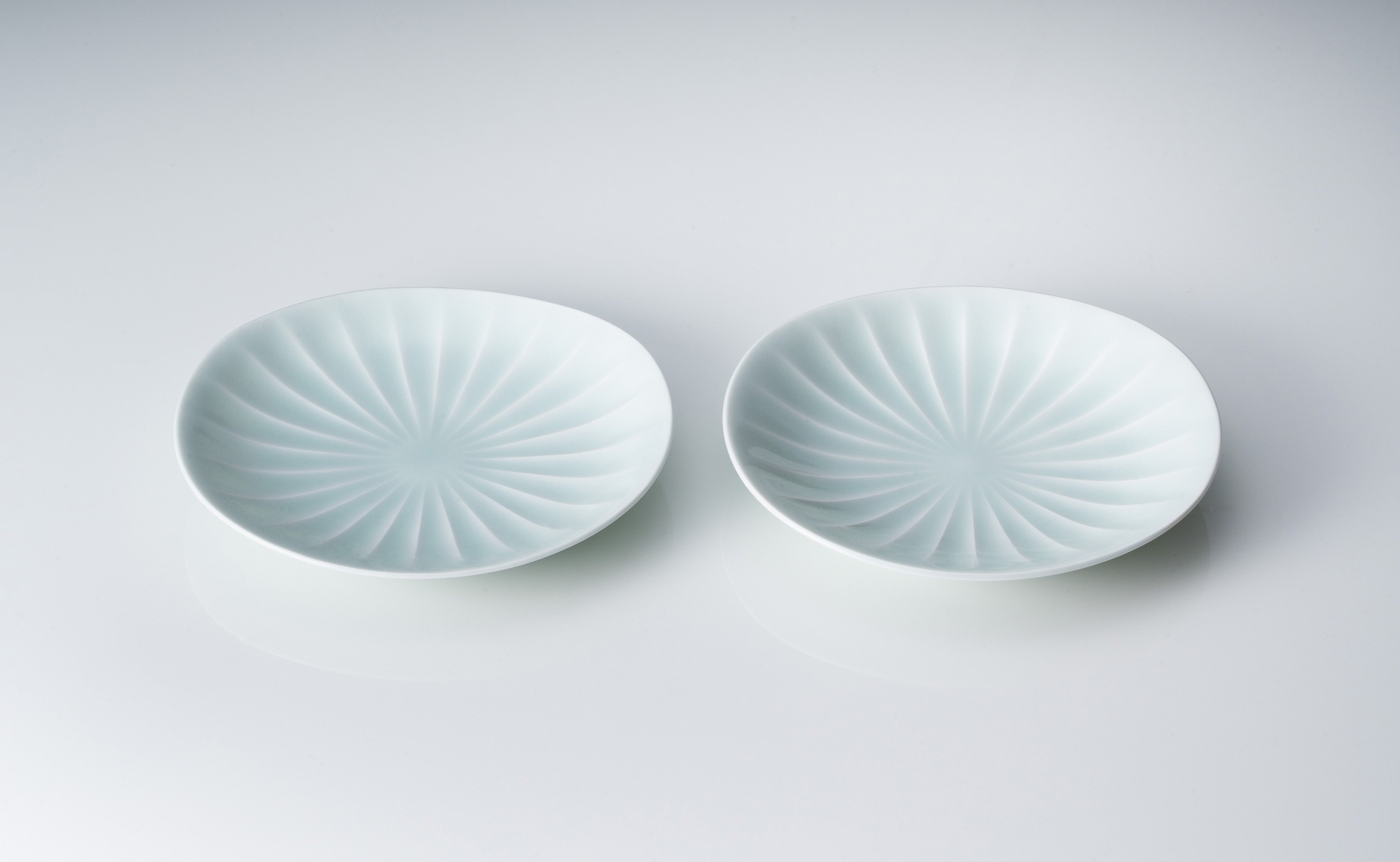 
                  青白磁稜線楕円皿 2枚セット【中仙窯】中尾純 有田焼 伝統工芸 作家 青白磁 A60-117
                