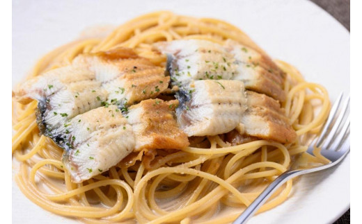 「カニ屋が作る　海のパスタ」  クラシック二重奏ウナギパスタ　山椒なし　5皿セット　冷凍パスタ パスタ 海鮮 魚介 魚介スープ ウナギ 国産ウナギ 温めるだけ お手軽 レンジ 送料無料　UO01010