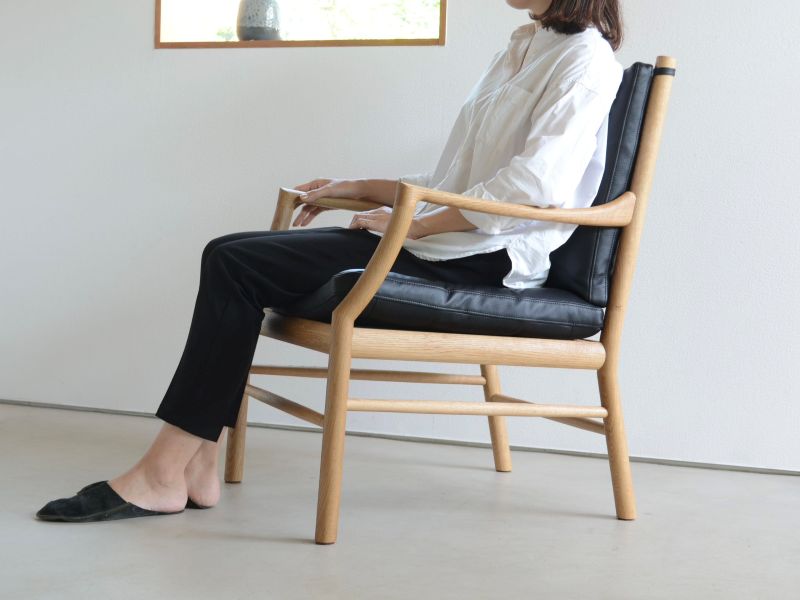 【HOFF&Co.】リビングチェア　椅子 チェア 一人掛け リビング ナラ 無垢材 本革 家具 インテリア