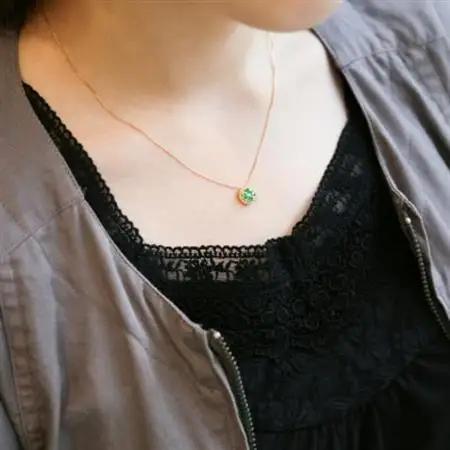 K18イエローゴールド エメラルドダイヤペンダント(0.15ct) 63-1316【配送不可地域：離島・沖縄県】【1289099】