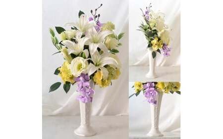【完成品】そのまま飾れるお洒落な仏花「やすらぎ アレンジタイプ」お洒落な造花の仏花 【白い花器、サカキ、ホワイト＆パープル】