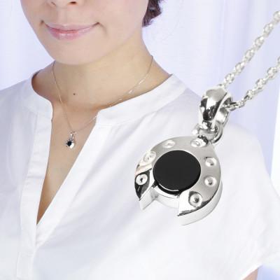 ふるさと納税 岐阜市 レディースネックレス 馬蹄 オニキス ロッソエブルー