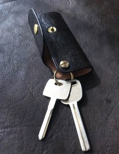 鹿革のキーケース（スピーディー振り出し式）【黒】【R00552】