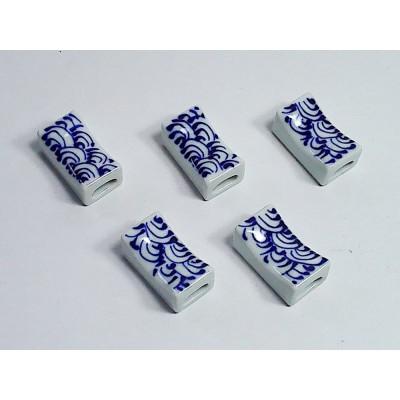 ふるさと納税 長崎県 【波佐見焼】手描きの箸置き　kotohogi 箸やすめ 鶴(波)　5個組【西海陶器】5　25293