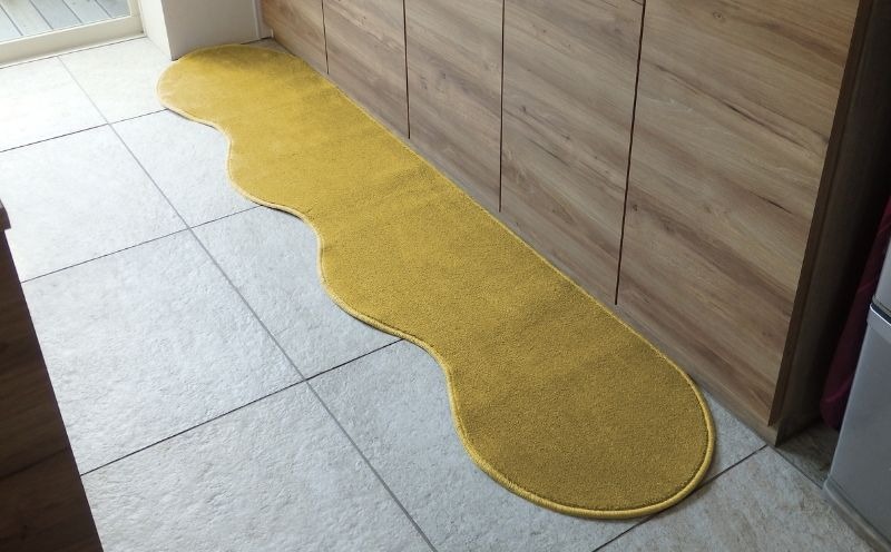 diw0135 北欧風キッチンマット ラグマットタイプ 45×255cm ピーナッツ型 ゴールド 抗菌防臭 SEK 織人しきもの屋工房
