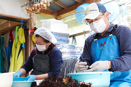 広田湾漁協からお届け！焼きウニ２個【ミョウバン不使用】