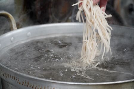 羽衣製麺　生うどん・特製めんつゆセット