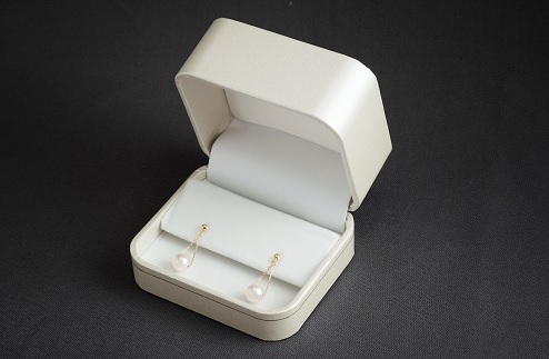 ＜真珠ピアス・トライアングル（イエローゴールド）＞ 保証書付き 7.0〜7.5mm 純国産 ぴあす パール アクセサリー フォーマル ファッション かわいい レディース 女性 誕生日 記念日 成人祝い