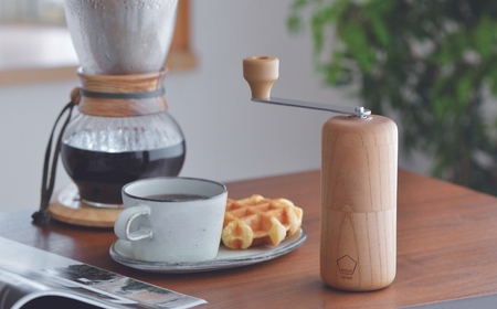 [限定100個] 欅を使ったコーヒーミル 木目 セラミック刃 手動 手挽き コンパクト 珈琲ミル 珈琲 コーヒー 登山 調理器具 キャンプ コーヒーミル アウトドア用品 ソロキャンプ 燕三条製 【03