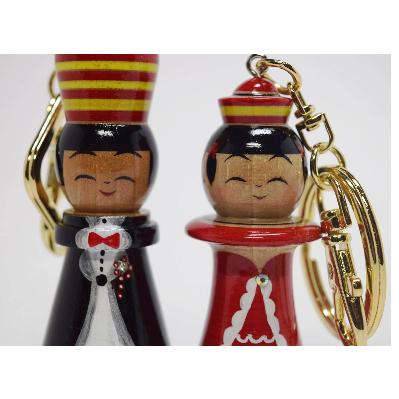 ふるさと納税 黒石市 「こけス」ドレスアップキーホルダー(キング・クイーン) |  | 01