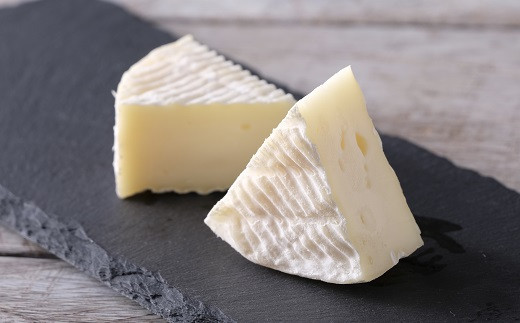 なかさつないカマンベール。