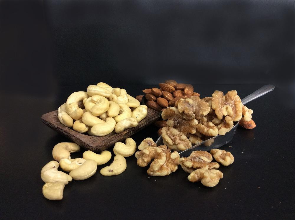 
健康志向 素煎り無塩ナッツの詰合せ
