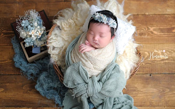 【ベビー向】ヘアバンド　ホワイト　ニューボーンフォトや出産祝いに