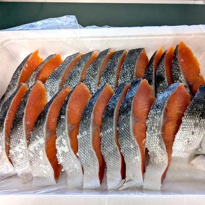 ふるさと納税 釧路市 業務用 紅鮭切り身 2kg(1kg×2箱) 大容量 サケ さけ 保存食 バラ入れ |  | 01