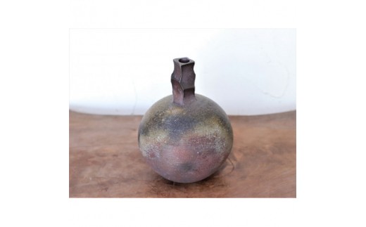 
                  備前焼 一輪挿し・玉(数量限定品)　st-010 | 備前焼 花瓶 一輪挿し 焼締め 陶器 父の日 ギフト 還暦祝い おしゃれ 日本製 手作り 陶器 作家 和モダン ギフト プレゼント
                