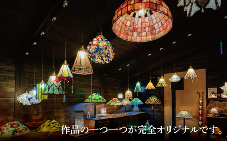 【ステンドグラスのある暮らし】カラフル（テーブルランプ）＜ウェーブGグラス工房＞那珂川市 ステンドグラス インテリア ランプ  220000 220000円 [GAW009]