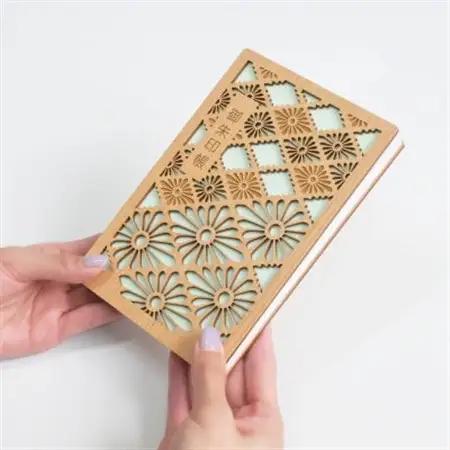 伝統と現代が融合した、美しい和モダンデザインの御朱印帳「菱菊」 1冊　愛知県北名古屋市製【1599943】