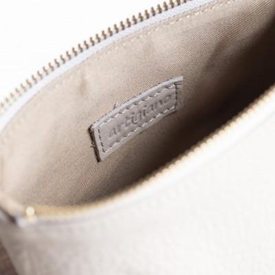 ふるさと納税 和泉市 【本革 ポーチ】日本製 レザー 化粧ポーチ 牛革 小物入れ【apo-01cs-GG】 |  | 01