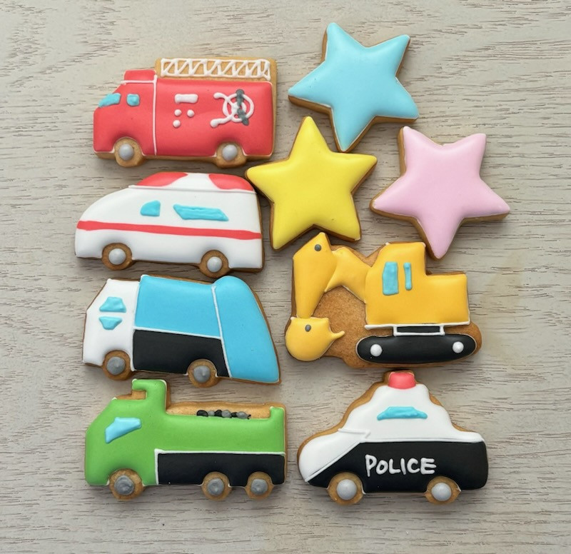 
            【ふるさと納税】アイシングクッキー　はたらく車9枚セット♪
          