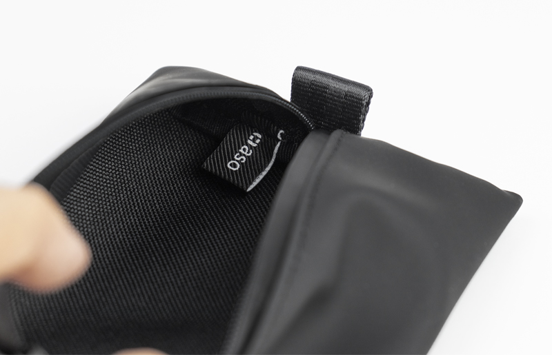 【スピード発送】タフトポーチ ブラック Mサイズ センターファスナー 約150mm×110mm