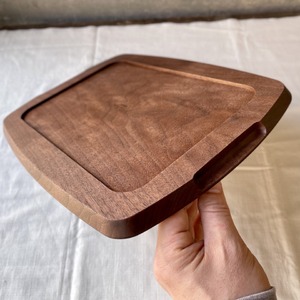 木製 トレイ まあるい形360×260  無垢一枚板浅彫りトレー ｶﾌｪﾄﾚｲ受注生産（ウォールナット濃茶） mi0037-0031-2