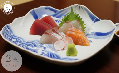 有田焼 染付霊峰富士に波濤文 小向付 2枚セット【有田焼 花伝作】食器 器 うつわ 皿 和皿 小皿 取皿 2枚 セット 富士山 富士 縁起物 染付 青  手描き 電子レンジ対応 A35-350