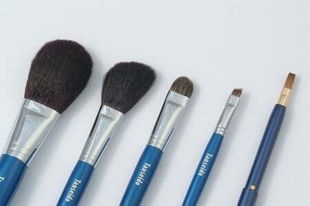 熊野化粧筆 グレイスセット (軸色：青)【メイクブラシ 化粧筆 フェイスブラシ チークブラシ アイシャドウブラシ 熊野筆 伝統工芸 職人技 高級筆 セット ギフト 贈り物】 21-43