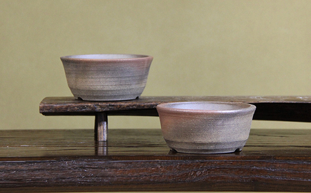 陶芸作家が手作りしています！盆栽鉢 2個セット 園芸 モダン ジャパニーズ 松 梅 植木鉢 異文化 人気 厳選 袋井市 雑貨 盆栽用品 日本文化 和 趣 インテリア 炭化 独特な味わい 焼締め鉢 松柏