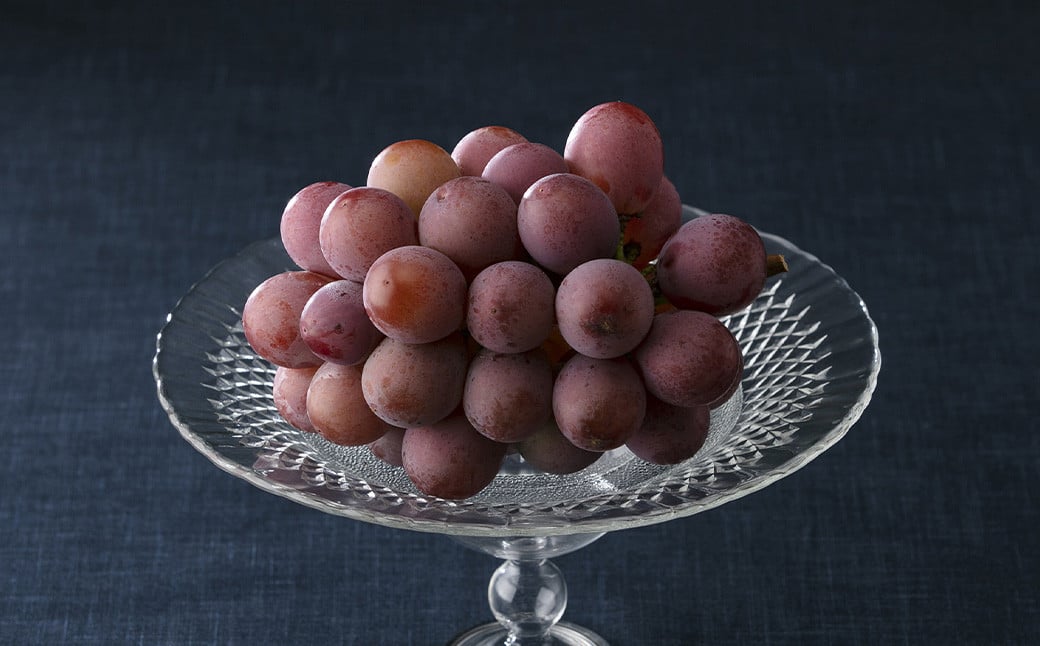 《種なし》 岡山県産 クイーンニーナ 手軽なカップタイプ 約300g × 4カップ 計約1.2kg 【2025年8月下旬～2025年9月下旬発送予定】 ／ ぶどう ブドウ 葡萄 大粒 種なし 種無し 