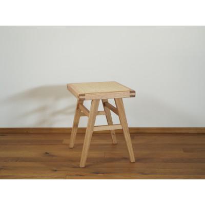 ふるさと納税 川越市 【UMEBACHI FURNITURE】 ラタンのスツール　国産クルミ材　籐張　【申込後生産】